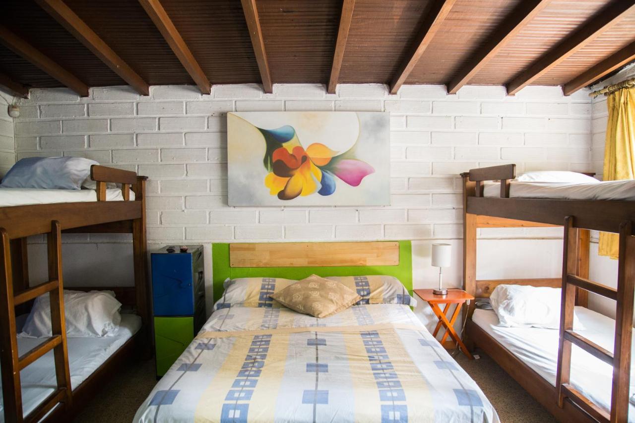 Spring City Hostel Medellín Esterno foto