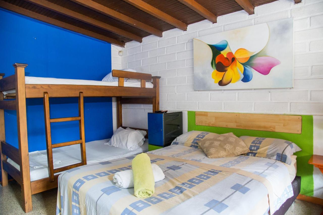 Spring City Hostel Medellín Esterno foto