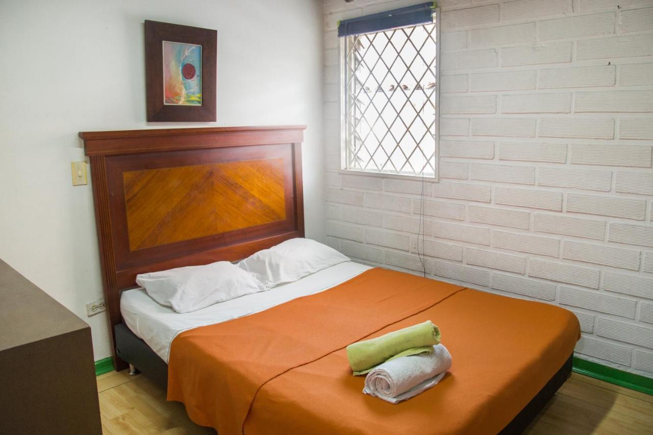 Spring City Hostel Medellín Esterno foto