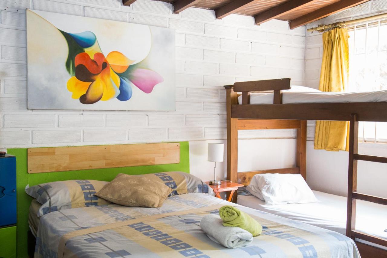 Spring City Hostel Medellín Esterno foto