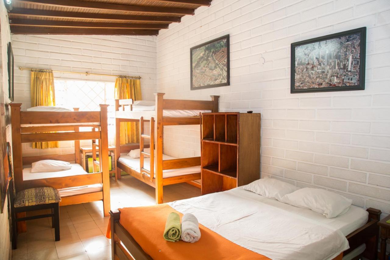Spring City Hostel Medellín Esterno foto