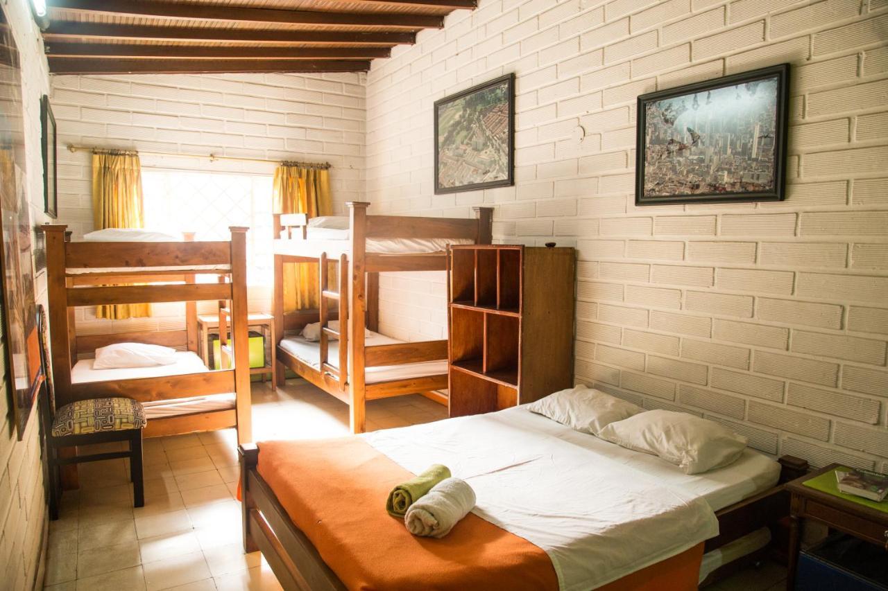 Spring City Hostel Medellín Esterno foto