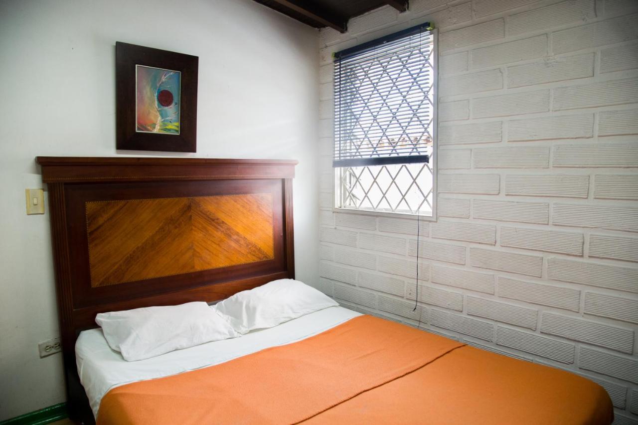 Spring City Hostel Medellín Esterno foto